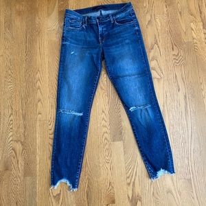 Cropped blue jeans